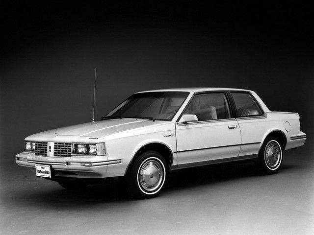  photo of a 1982 grey Cutlass with glass T-tops